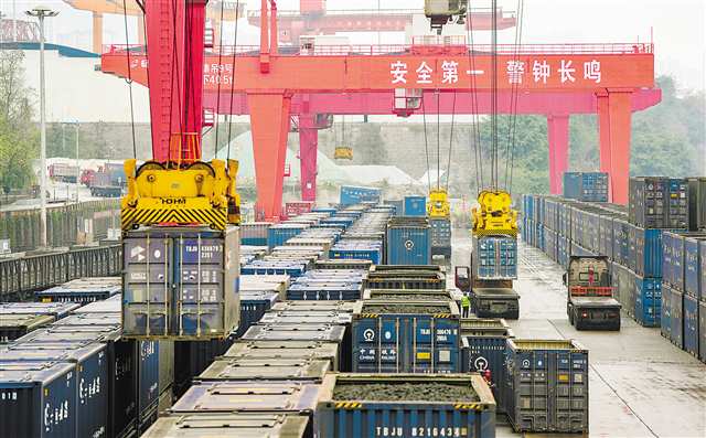 万州： 铁水联运“涨”势足