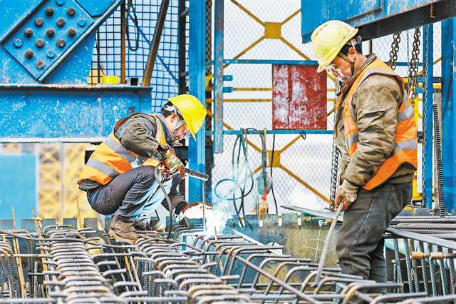 攻克渝西高铁“超级咽喉”施工三大难题 跨越天险 他们在云端架桥